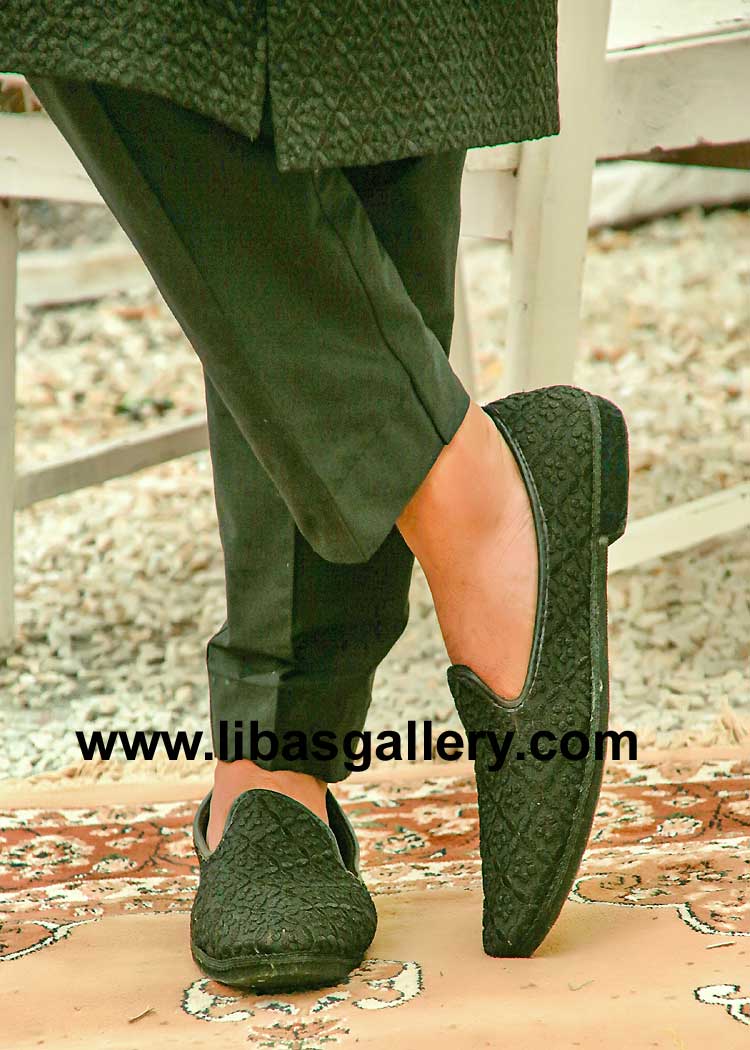 Men self Embroidered Wedding Shoes in Dark Green shade