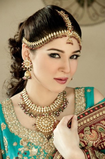 Ayesha M Omer presenting deisgner bridal jewellery set for nikah and barat day shop online southhall london birmingham UK