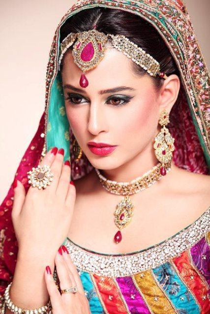 Light jewellery set for engagement party