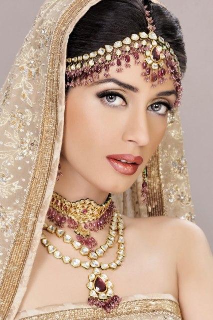 Charmingly attired Wedding jewellery set