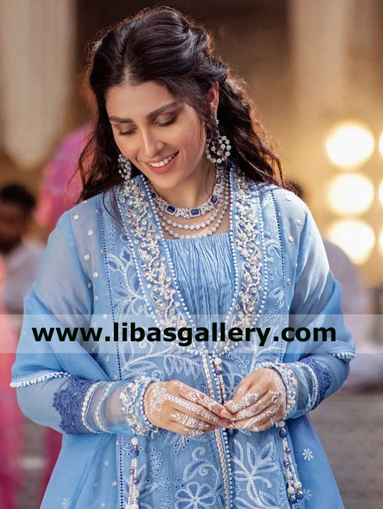 Mehndi and light type function sober jewellery design