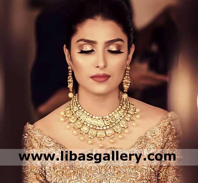 Valueable flashy wedding jewellery design for nikah barat