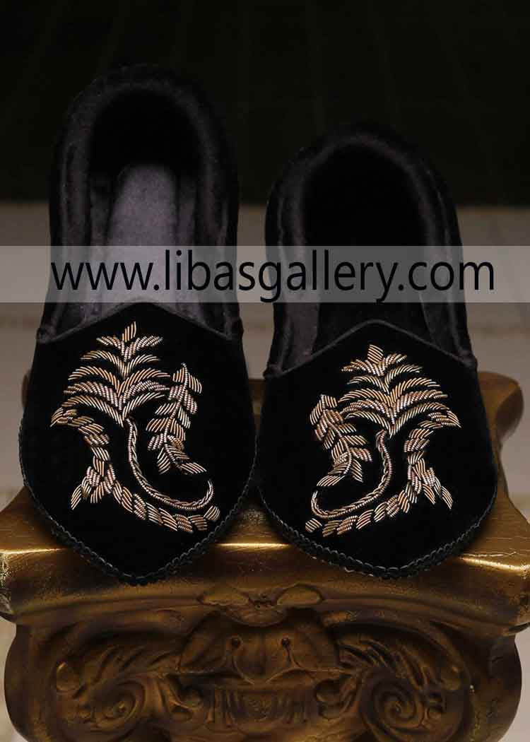 Black Velvet Marriage Khussa for Men Nikah barat day with antique gold kora dabka hand embellishment pattern available to ship fast UK USA Australia Black Velvet Marriage Khussa for Men Nikah barat day with antique gold kora dabka hand embellishment pattern available to ship fast UK USA Australia