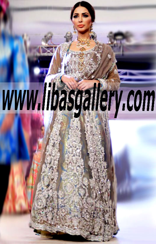 A stunning and classy wedding dress with long sleeves at Bridal Fashion Week
