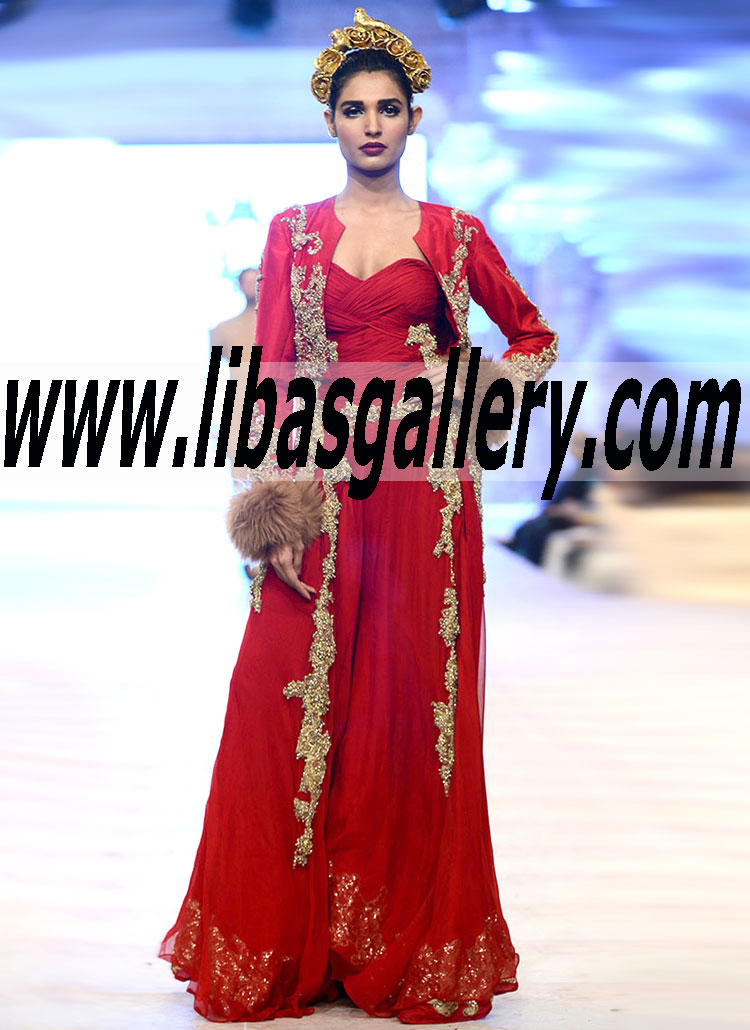 Spice up your never ending beauty with this miraculous Fire Engine Red color Chiffon Gown