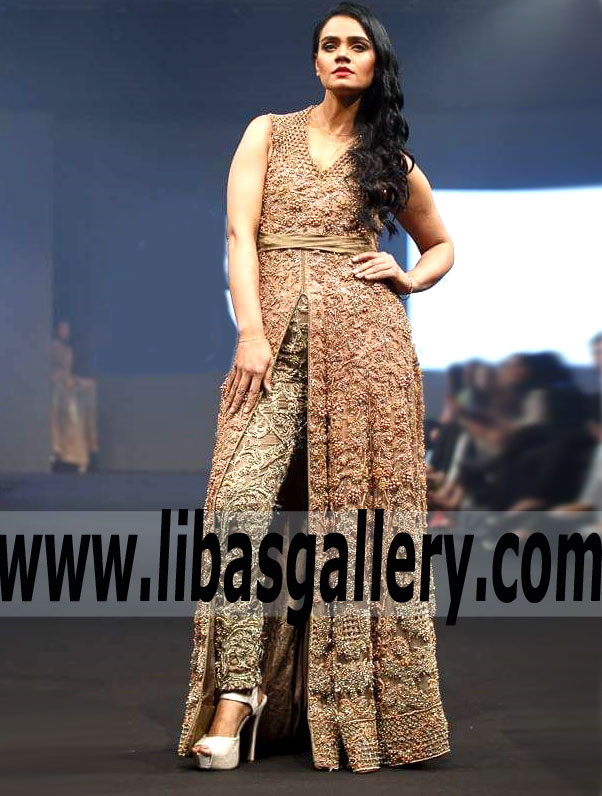 Glamorous Wedding Gown Dress with Superior Embellishments for Special Occasion