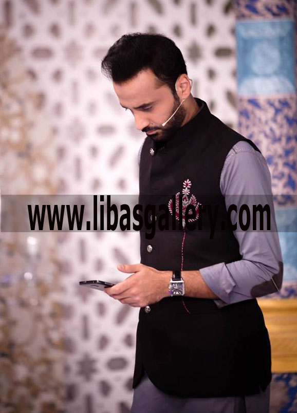 Designer sleeveless sober vest for mens with embroidery patch